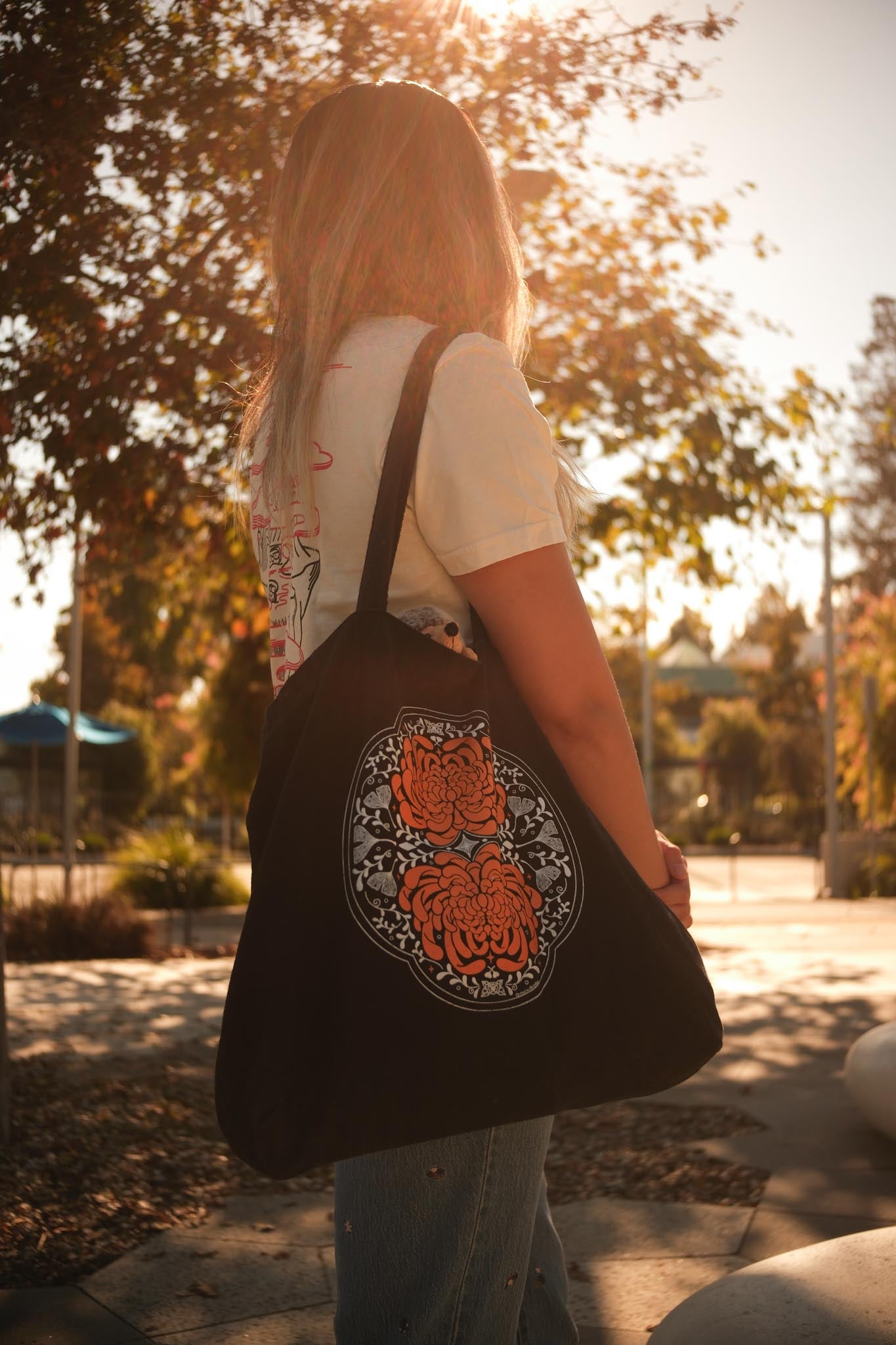 Chrysanthemum XL Tote