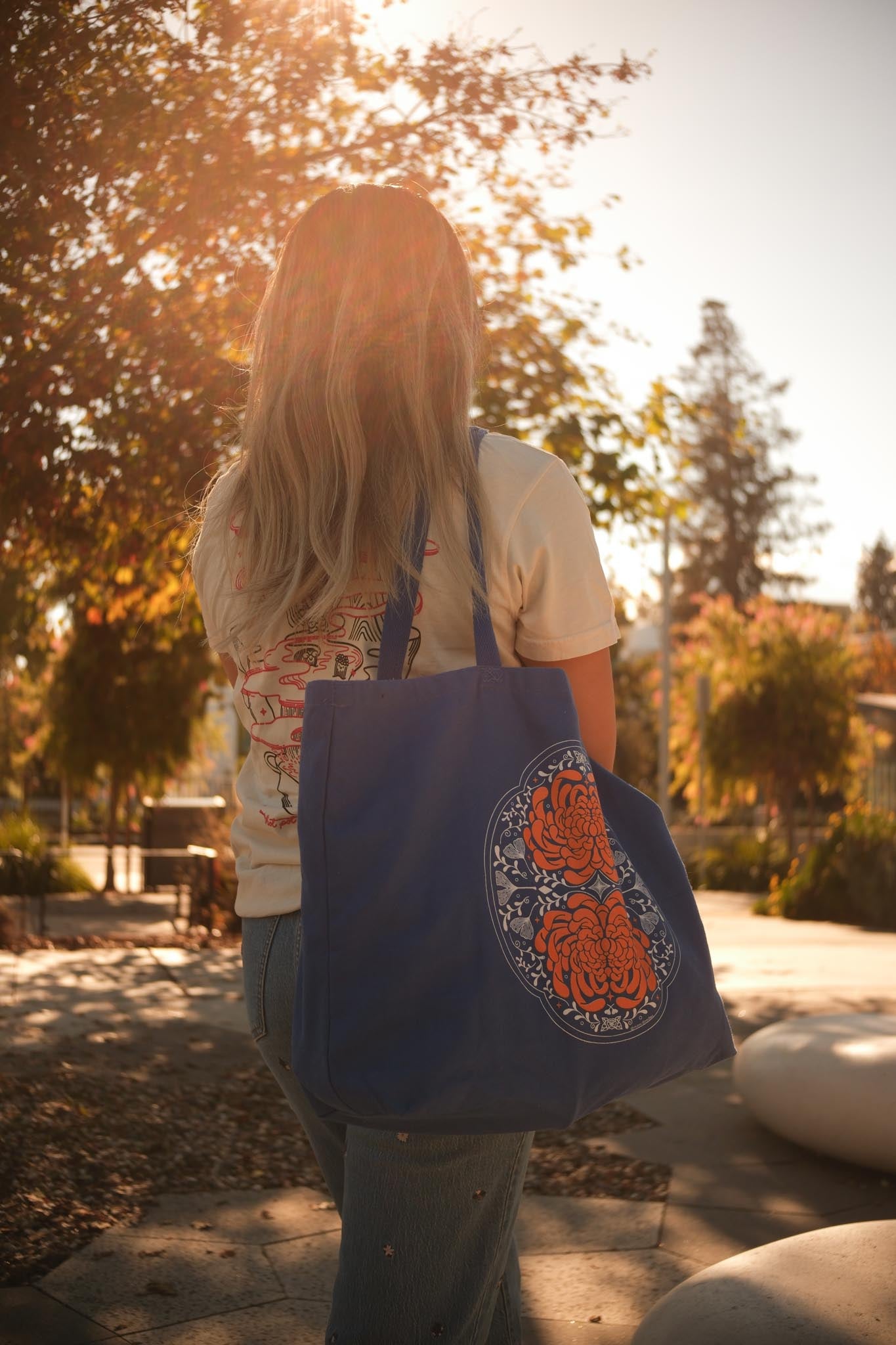 Chrysanthemum XL Tote